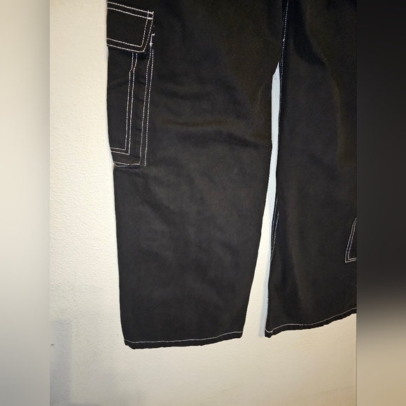 really baggy fashion nova jeans. - Picture 15 of 16